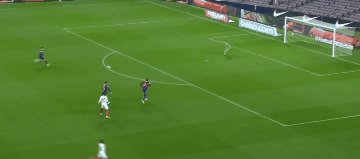 开云赛事集团-塞维利亚球员不满判罚：巴萨本应少一人作战